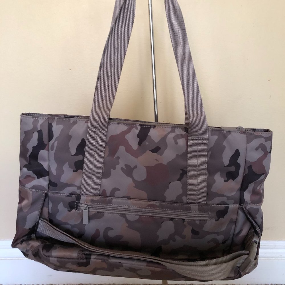 Woman's Hedgren Elemental Wind Gray Camo Sustainably Made Tote